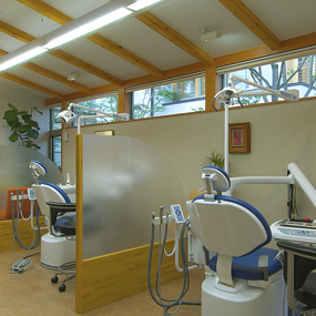 安らぎのある治療室を持つ歯科医院